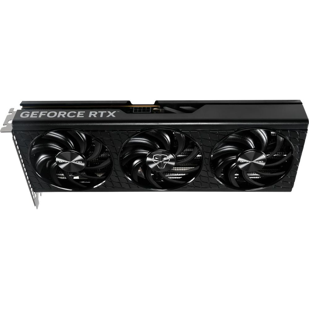 Scheda grafica nera con tre ventole e marchio GeForce RTX.