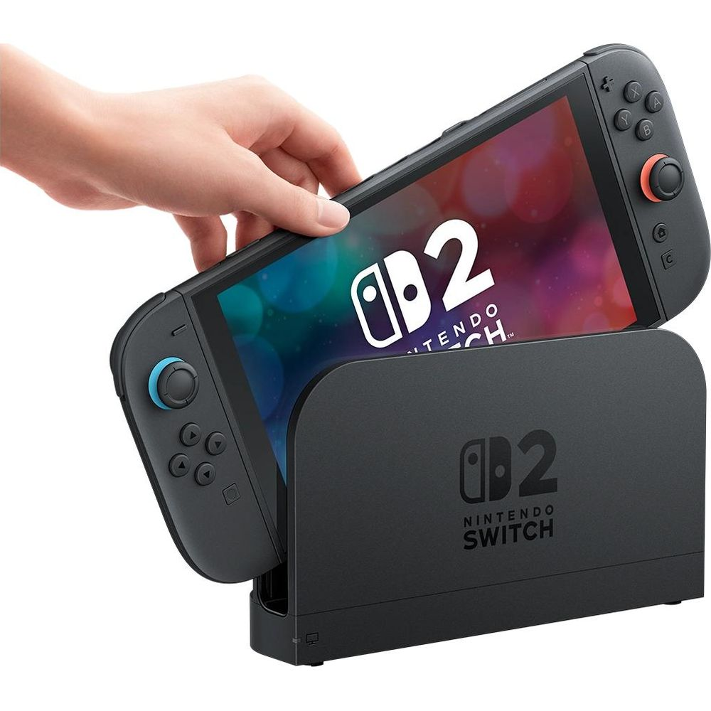 Ręka wkłada konsolę Nintendo Switch do czarnej stacji dokującej.