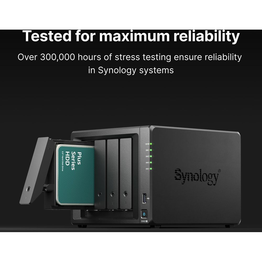 Un NAS Synology noir à quatre baies, dont une avec disque dur.