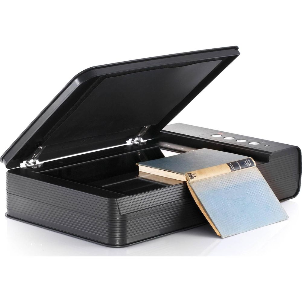 Otwarty czarny skaner z dwiema książkami po prawej stronie.