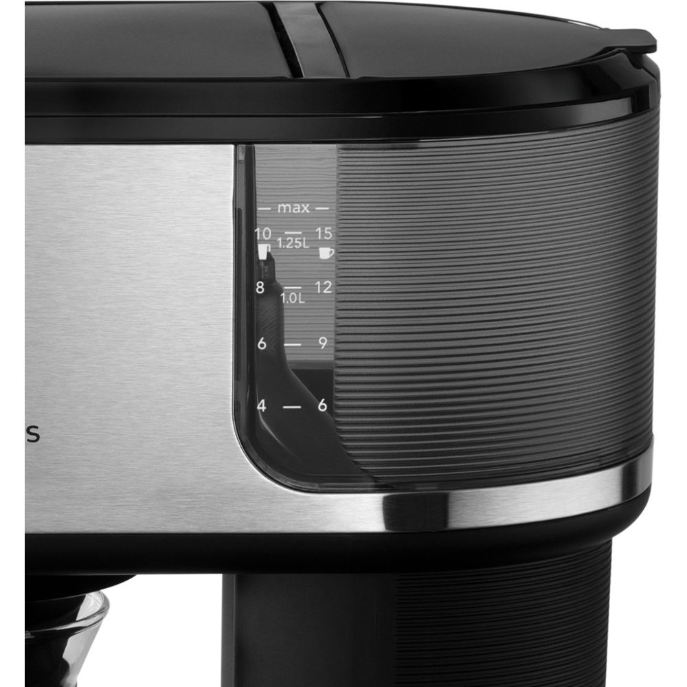 Nahaufnahme eines Kaffeemaschinen-Wasserbehälters mit Skala von 4-15 Tassen.