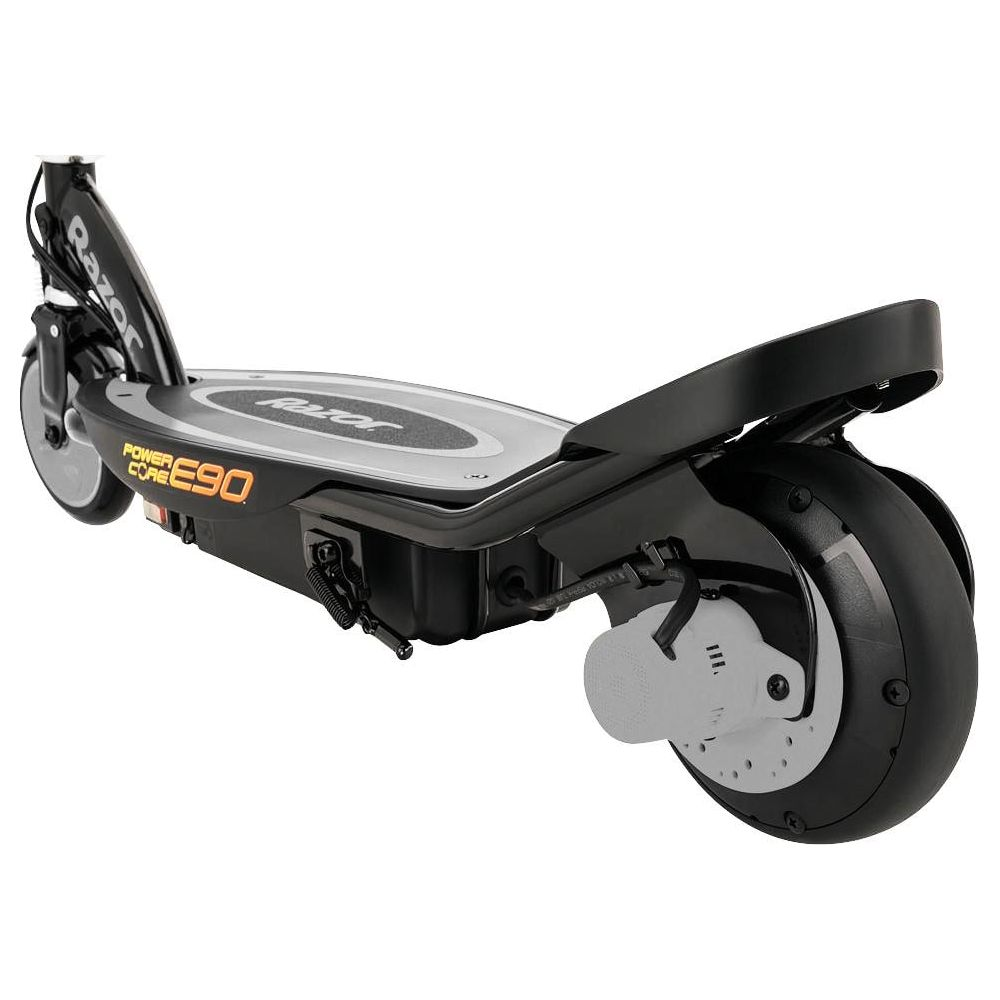 Czarna hulajnoga elektryczna Razor E90 ze srebrnymi akcentami, pokazana z boku.