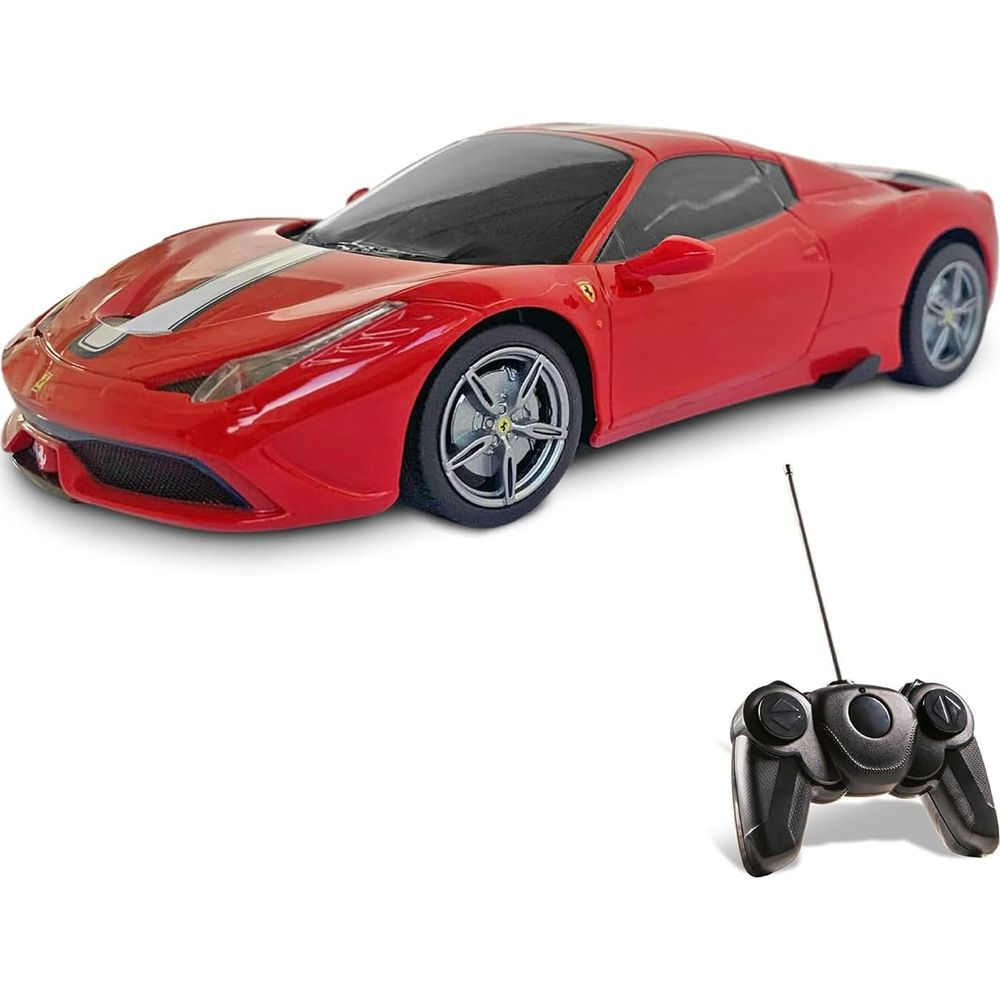 Czerwony samochódzik na zdalne sterowanie z czarnym kontrolerem.