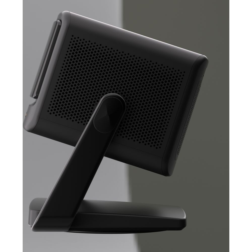 Haut-parleur noir à motif perforé, monté sur un support élégant.