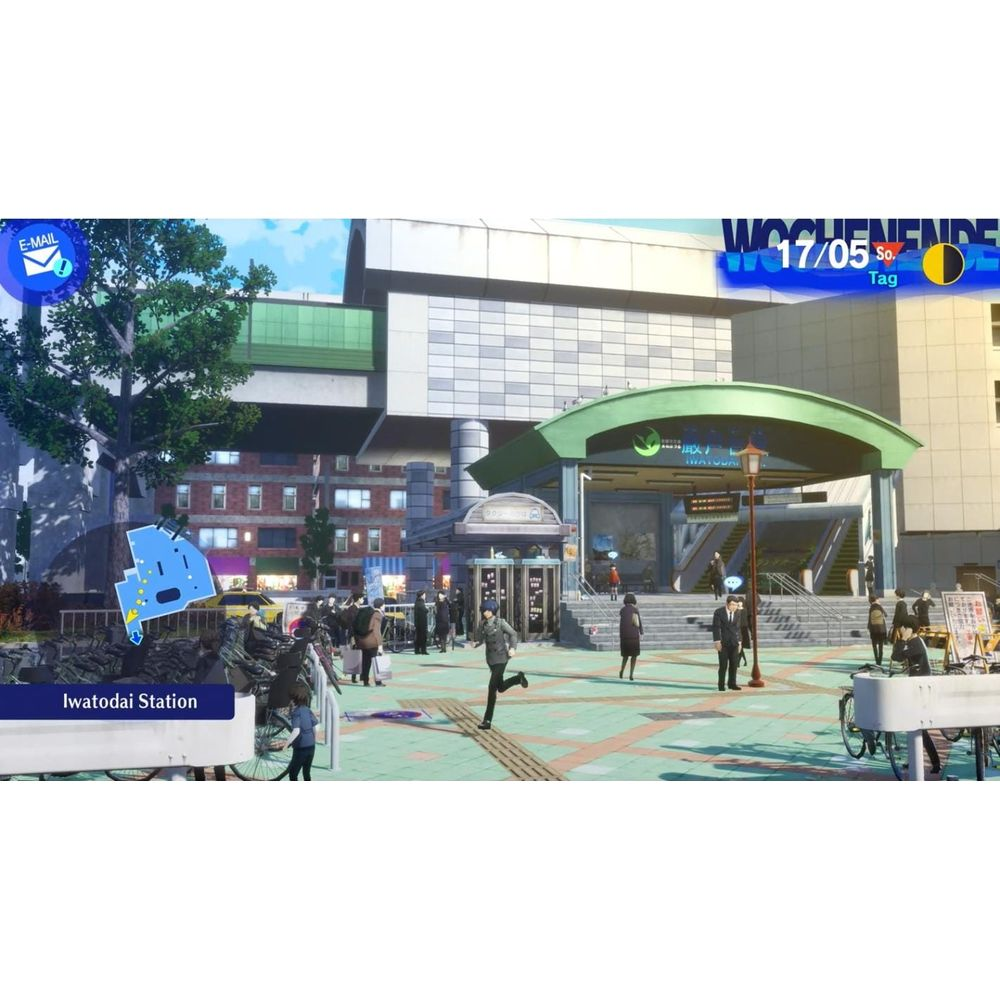 Una trafficata piazza della stazione ferroviaria con molte persone, una tettoia verde ed edifici.
