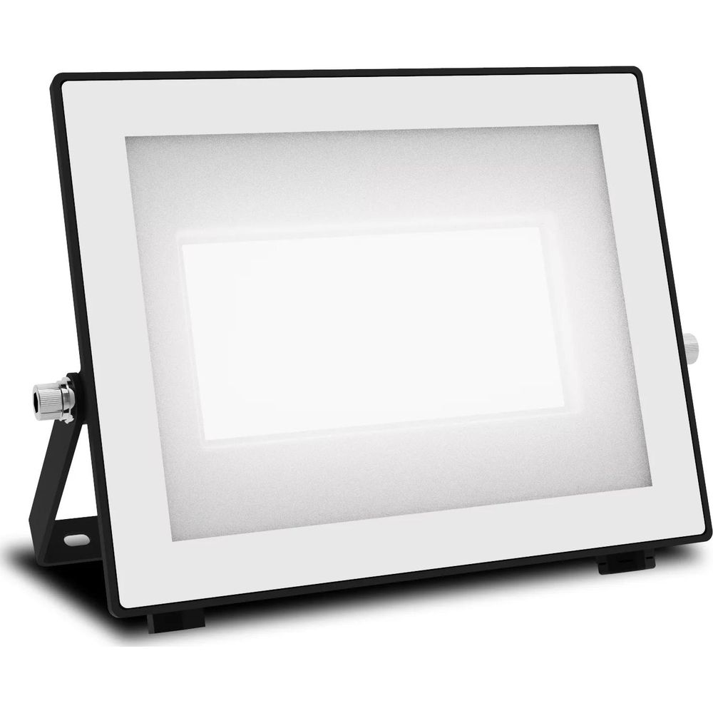 Ein schwarzer LED-Fluter mit hellem Licht im Rechteck.