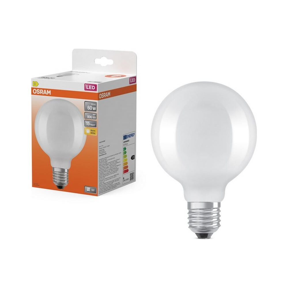 Una lampadina LED Osram bianca accanto alla sua confezione con etichetta energetica.