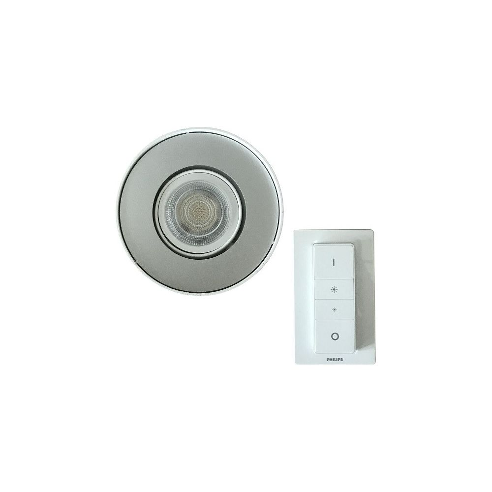 Un luminaire rond encastré argenté et un interrupteur blanc avec symboles.