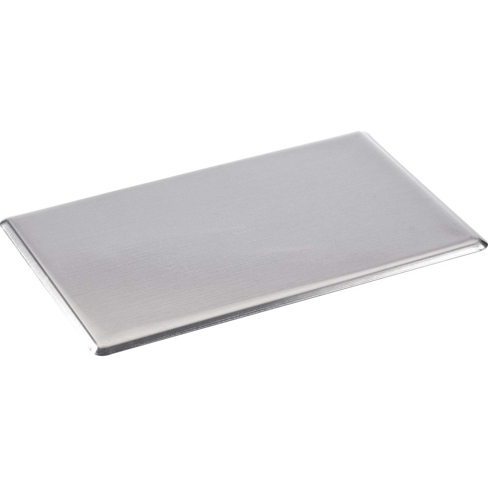 Ein rechteckiges, flaches Metallschild mit gebürsteter Oberfläche.