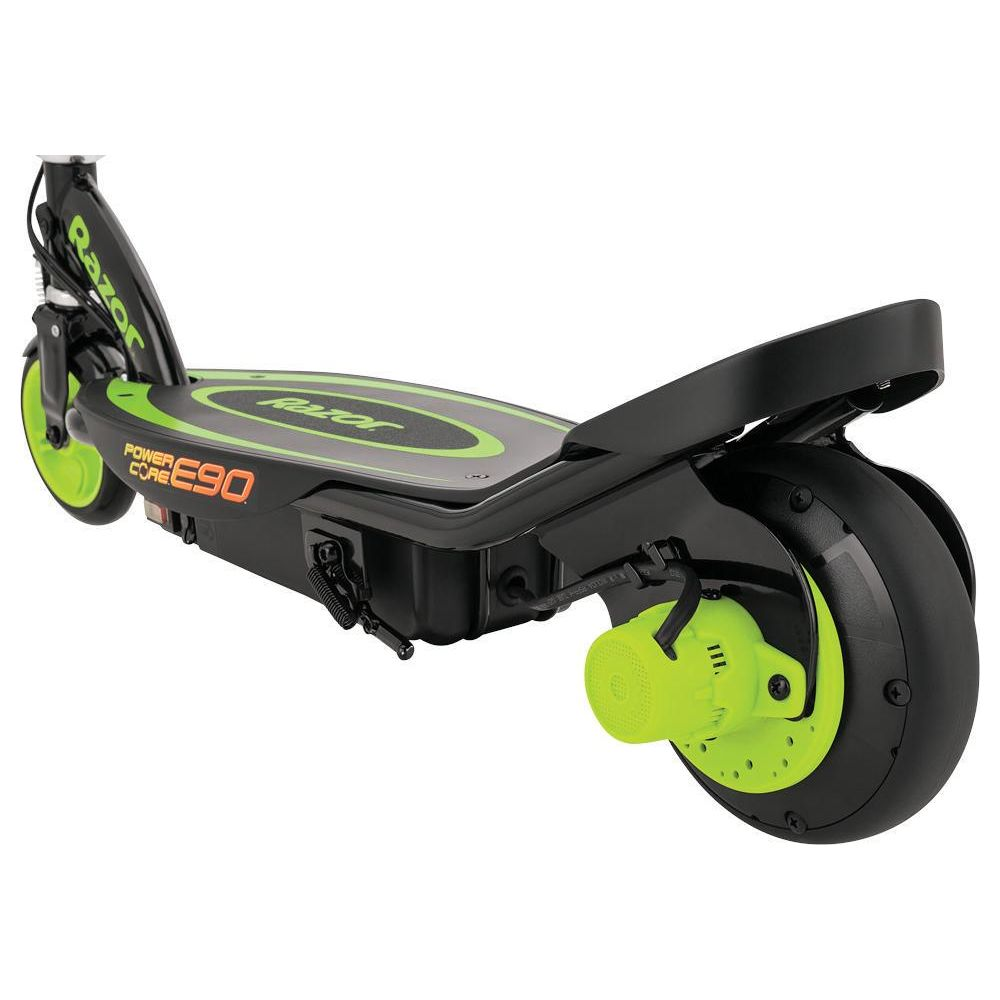 Uno scooter elettrico nero con accenti verdi e marchio "Razor Power Core E90".