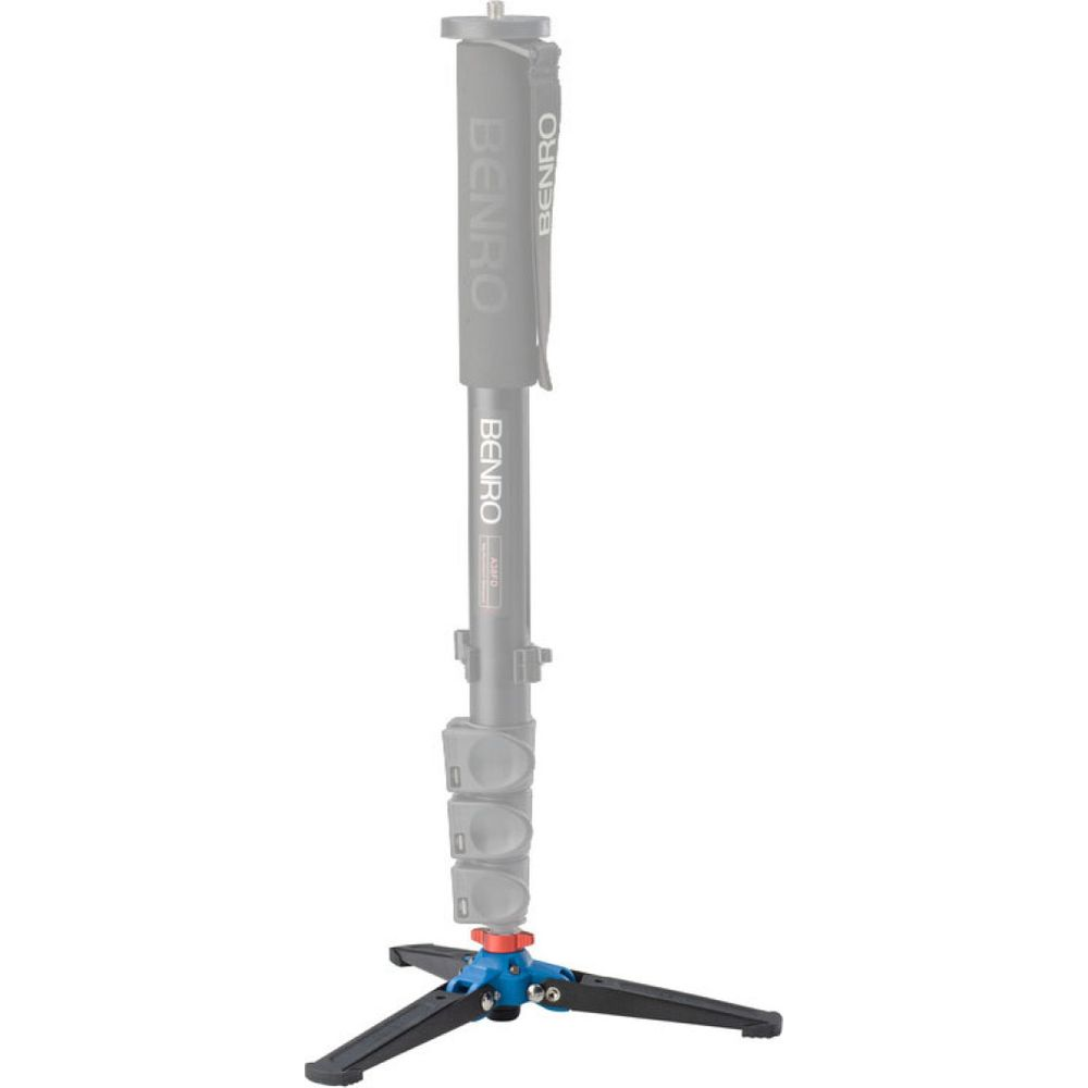 Un monopod BENRO grigio con gambe di treppiede blu e rosse su sfondo bianco.