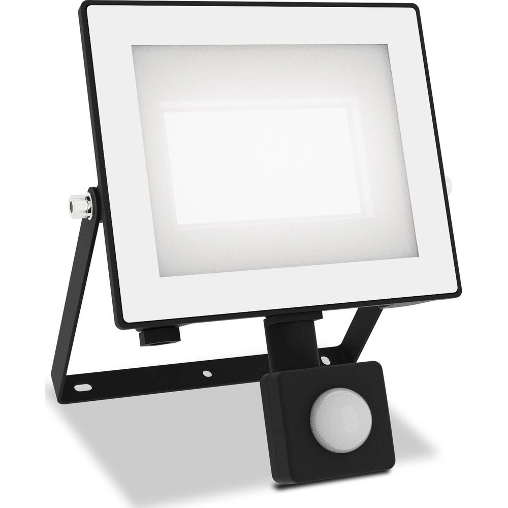 Ein schwarzer LED-Strahler mit Bewegungsmelder und verstellbarem Bügel.
