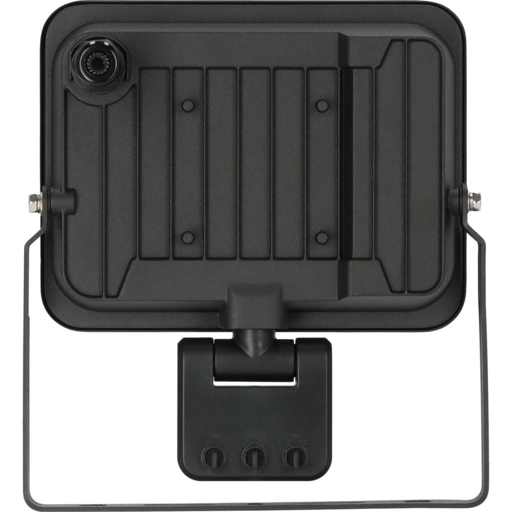 Faretto nero con dissipatori di calore e staffa regolabile.