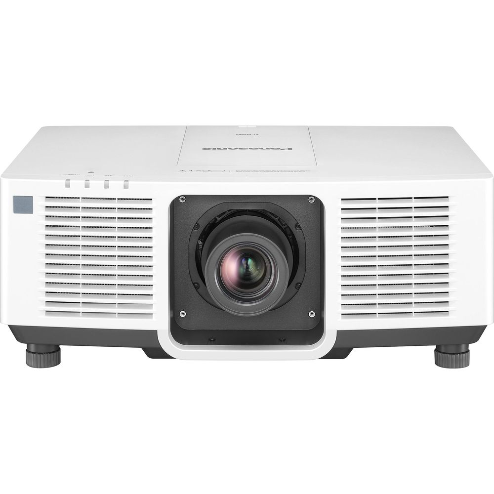 Ein weißer Panasonic-Projektor mit Linse und Lüftungsschlitzen.