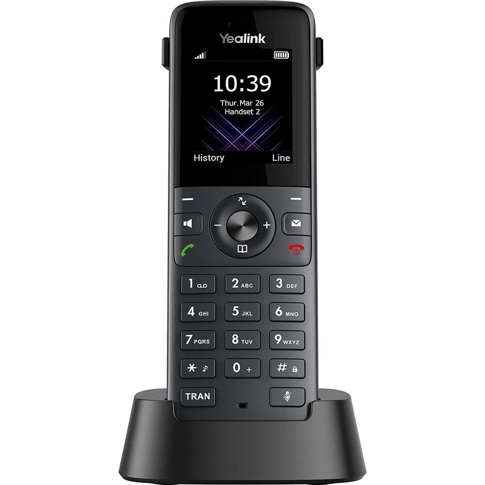 Un téléphone Yealink noir avec socle de chargement. L'écran affiche 10:39.