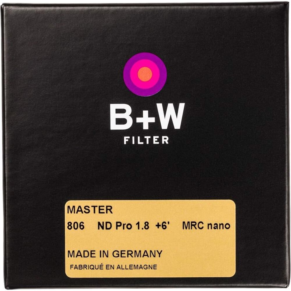 Schwarze Verpackung mit B+W Logo, Text und gelbem Etikett mit Filterdetails.