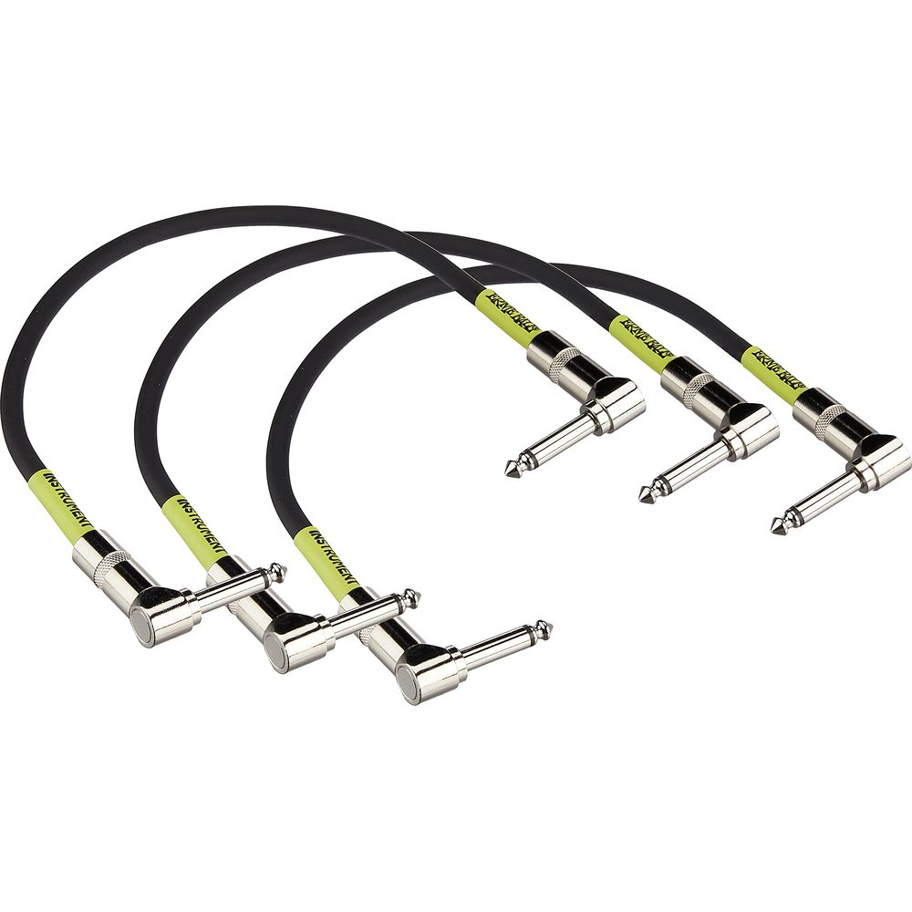 Quattro cavi audio neri con connettori ad angolo retto e marcature gialle.