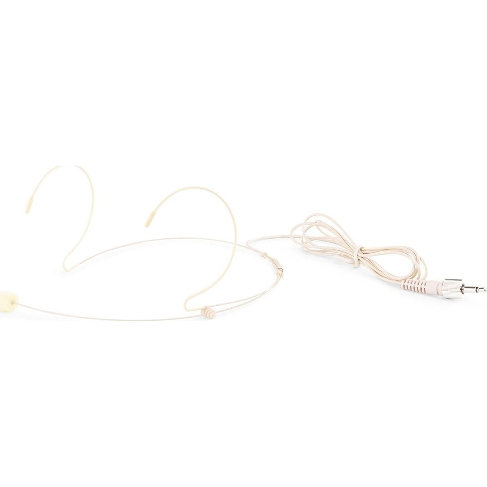 Un micrófono de diadema beige con cable y conector sobre fondo blanco.