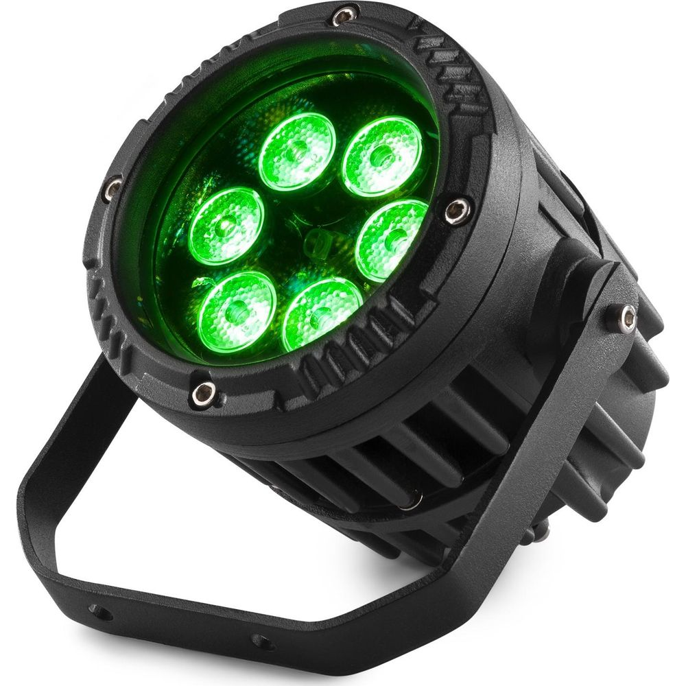 Foco negro con seis LEDs verdes y un soporte.