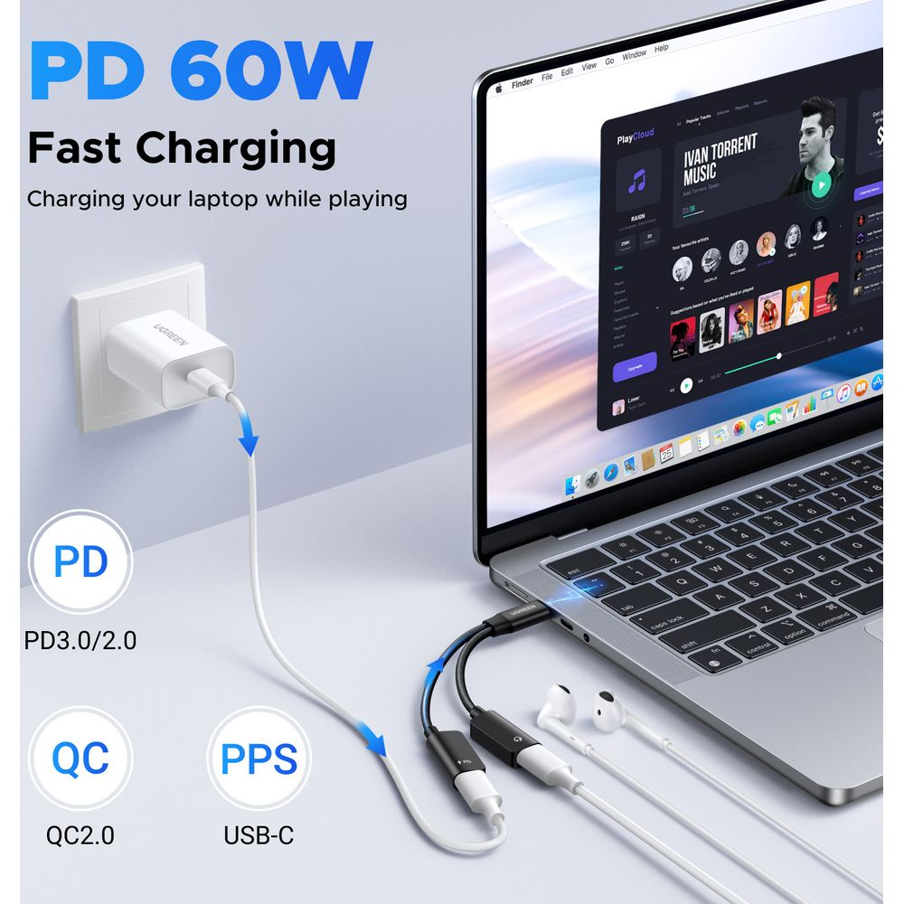 Biała ładowarka podłączona do gniazdka zasila laptopa przez rozdzielacz USB-C ze słuchawkami.