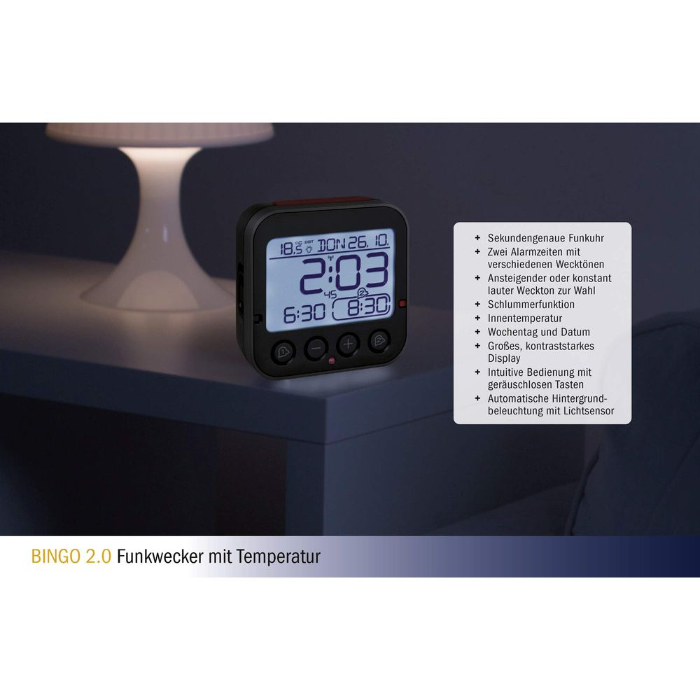 Digitaler Wecker zeigt 2:03 Uhr, Datum und Temperatur an. Mehrere Alarmzeiten einstellbar.