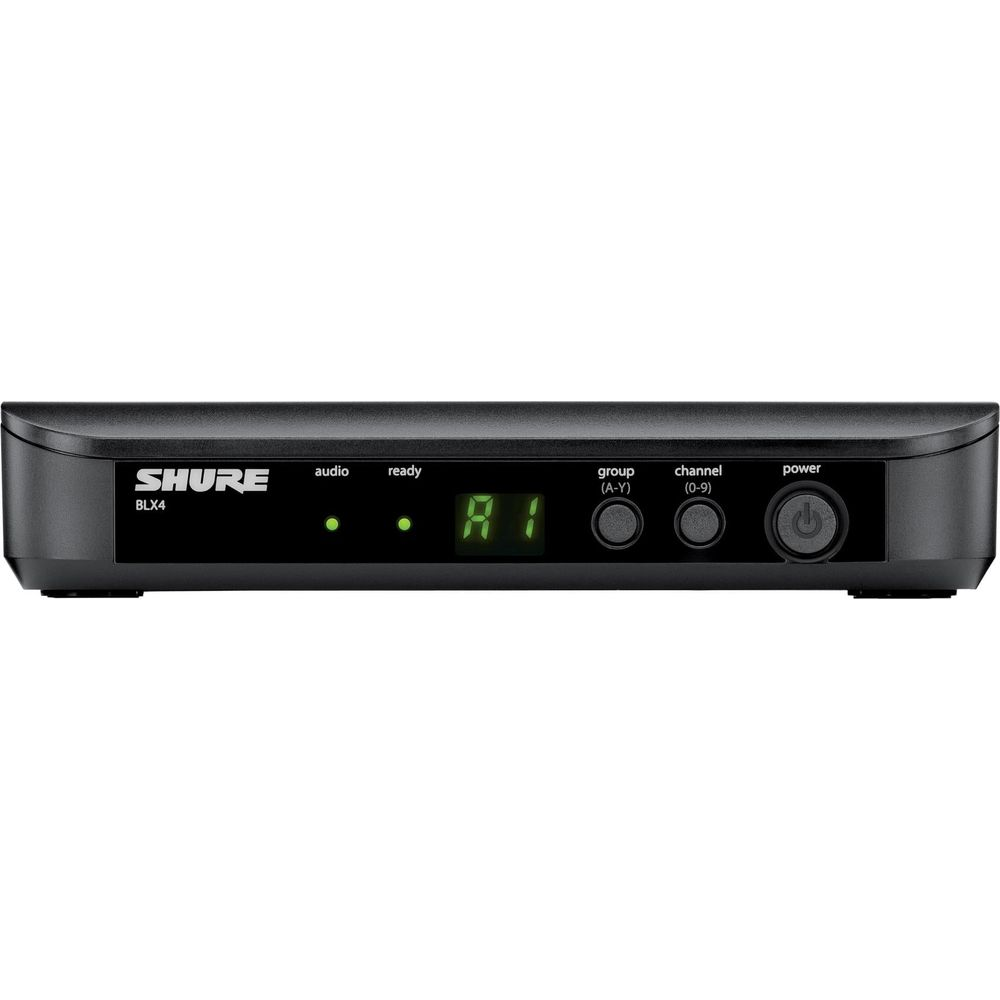 Ricevitore Shure BLX4 nero con display, pulsanti e icona di accensione.
