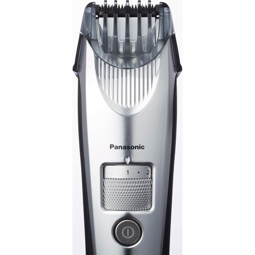 Zbliżenie srebrnej maszynki Panasonic z przezroczystą nakładką i pokrętłem.