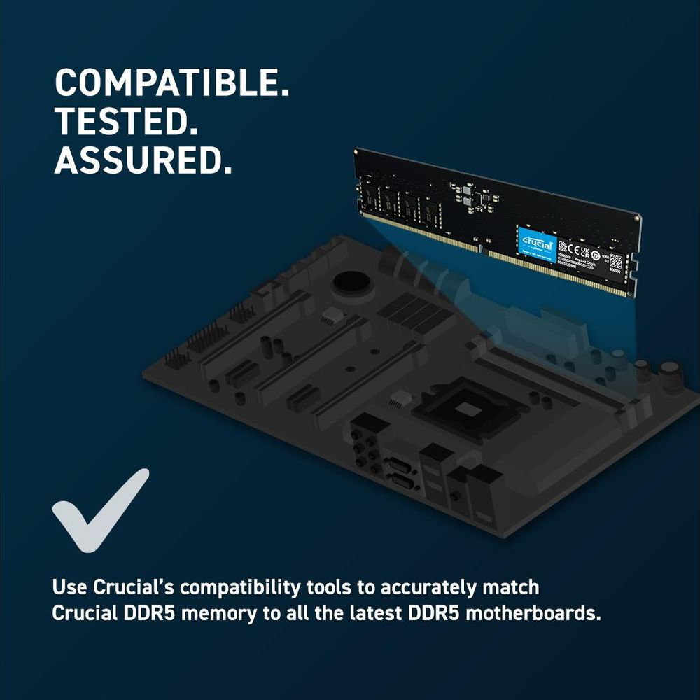 Se muestra una memoria RAM Crucial DDR5 sobre un esquema de placa base. Texto: Compatible. Probado. Asegurado.