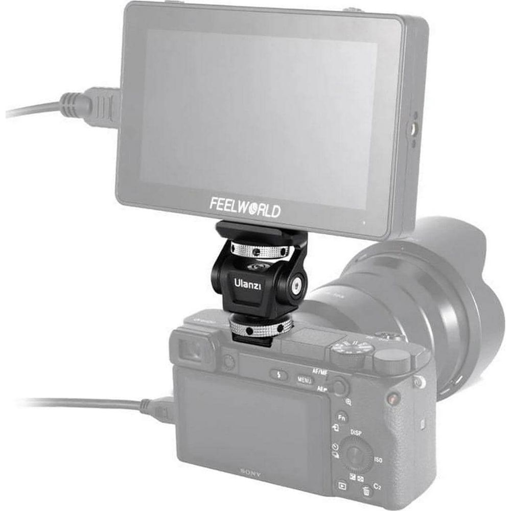 Monitor zamontowany na aparacie, połączony adapterem Ulanzi.