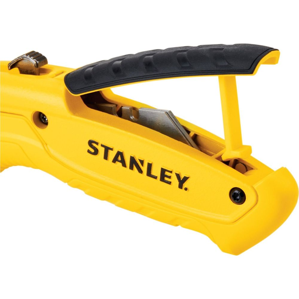 Gelber Stanley-Cutter mit ausklappbarer Klinge und schwarzem Griff.