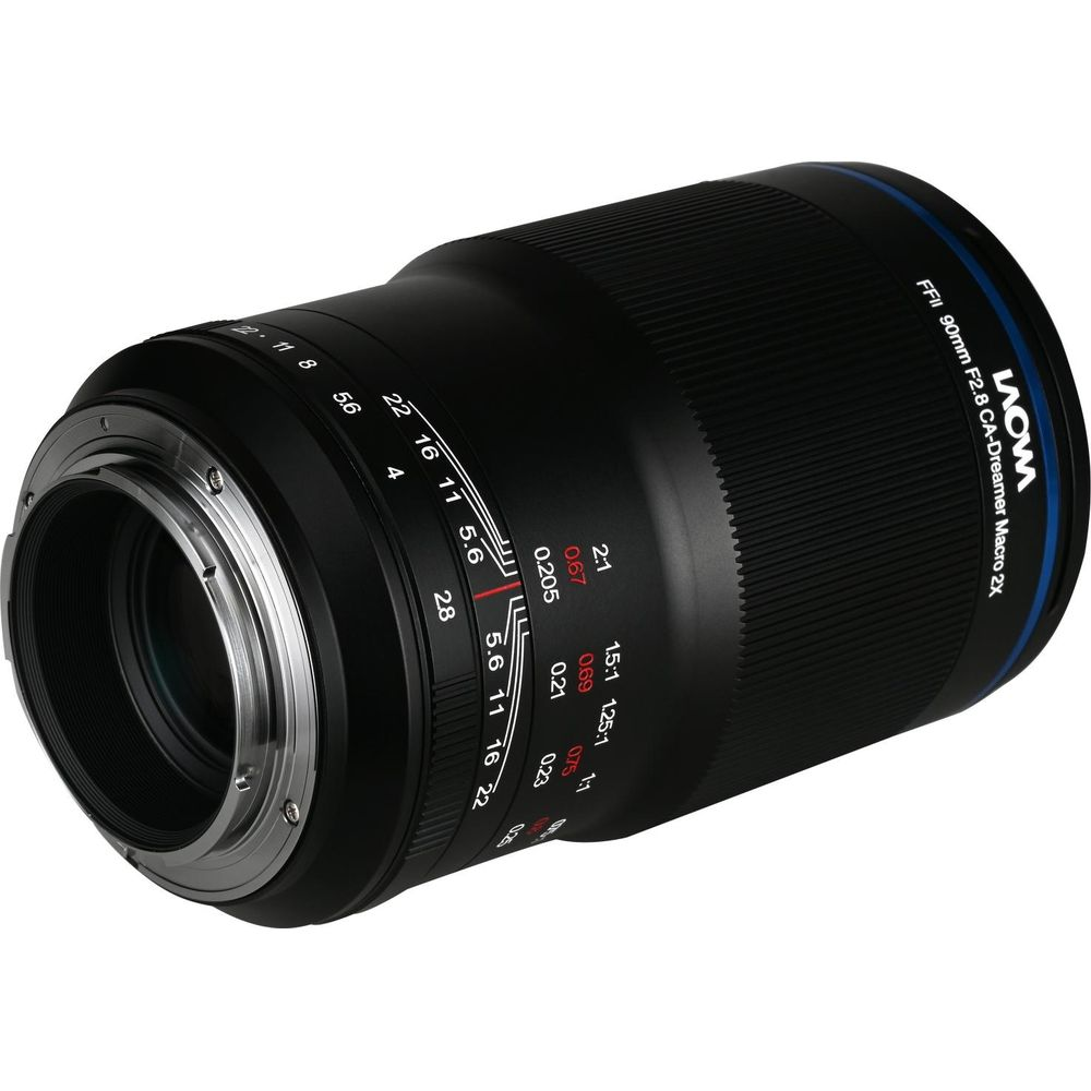 Un objetivo macro LAOWA negro de 90 mm con detalles azules y escalas.