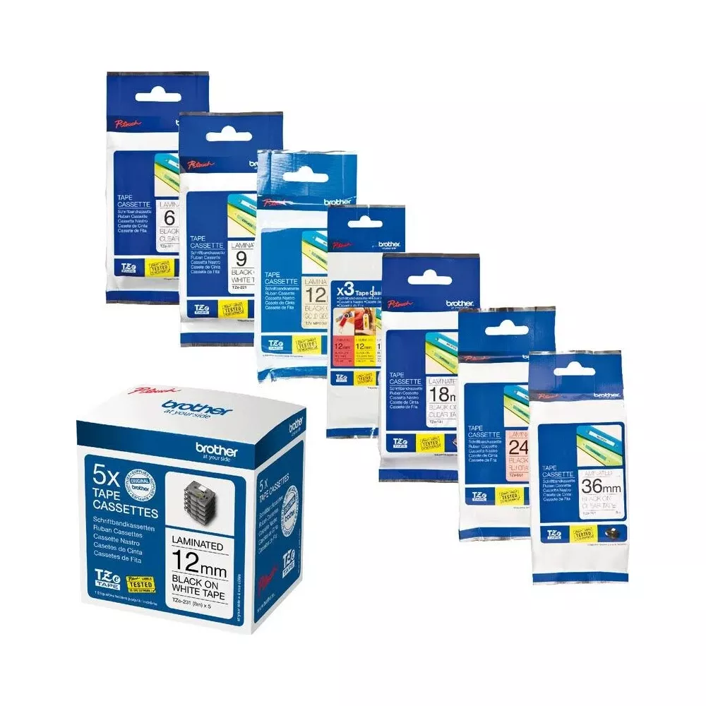 Verpackungen von Brother-Klebebandkassetten in verschiedenen Größen auf weißem Hintergrund.