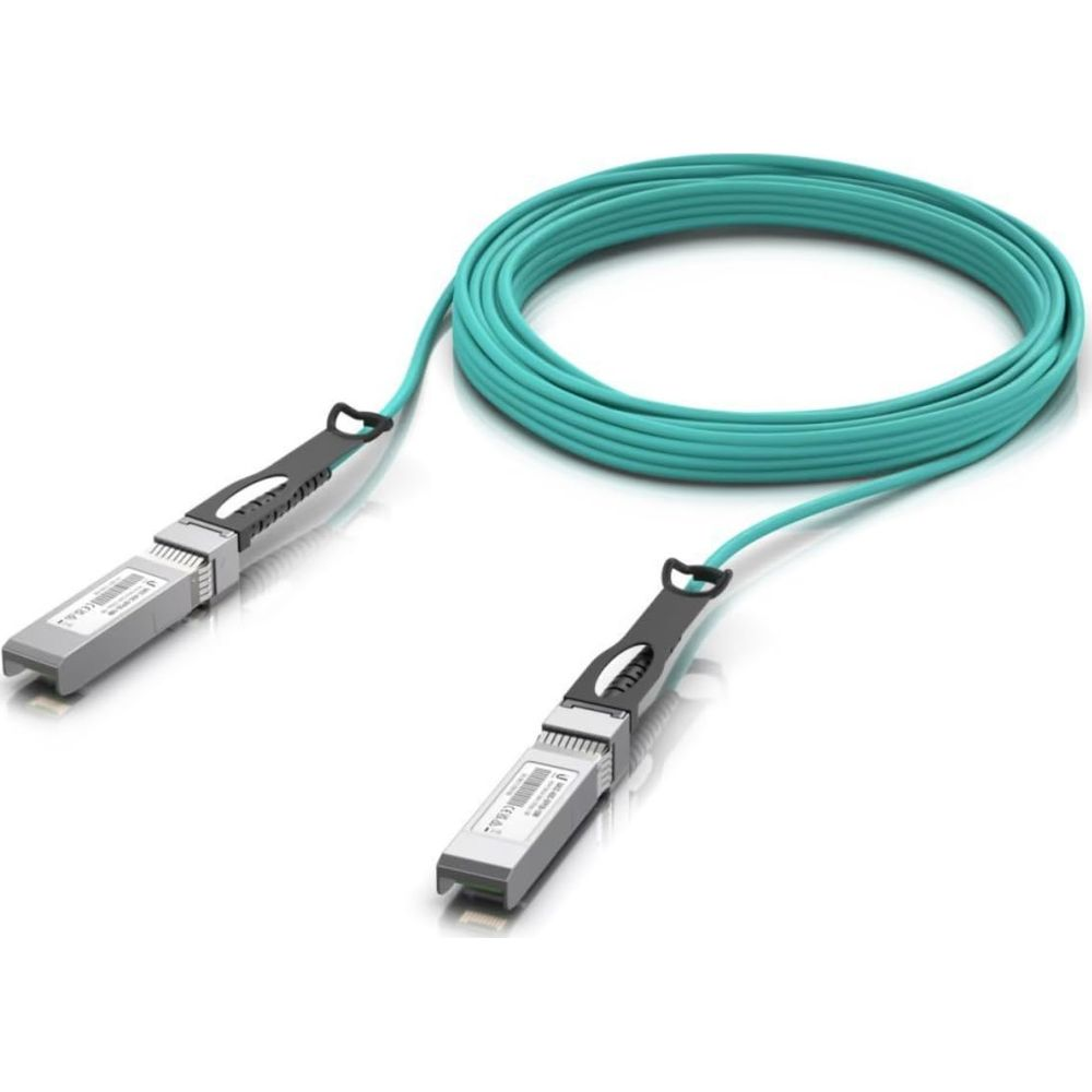 Een turkooizen kabel met twee zilveren en zwarte connectoren op witte achtergrond.