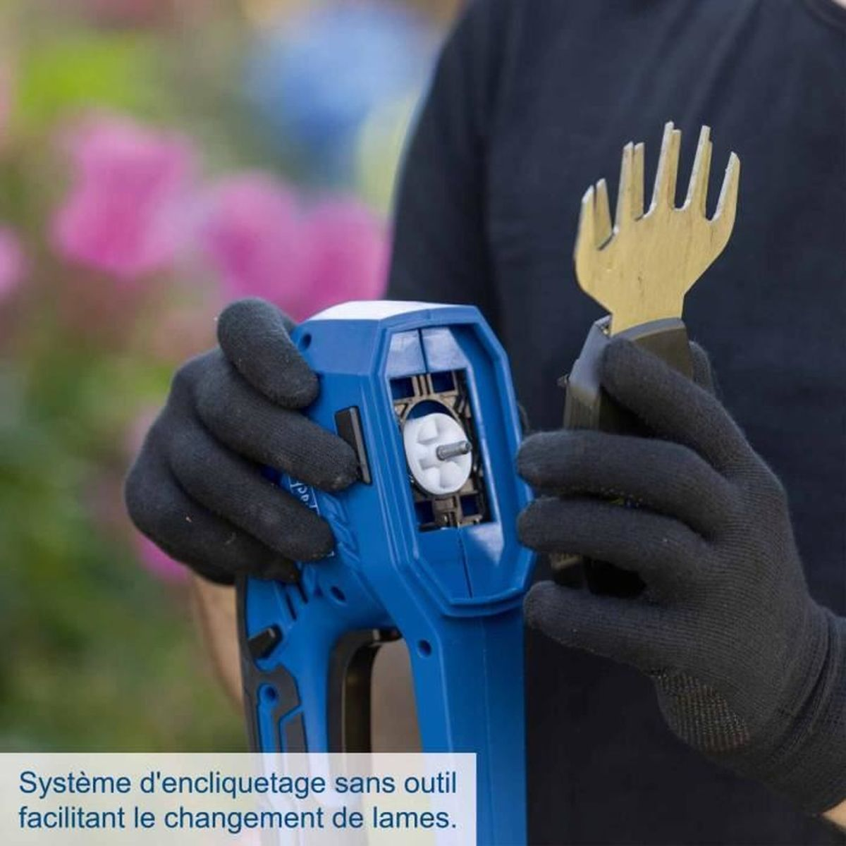 Persoon verwisselt gereedschap op blauw apparaat. Bloemen op achtergrond.