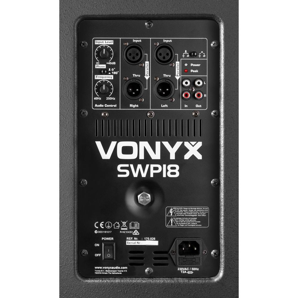 Panel trasero de un subwoofer Vonyx SWP18 con conexiones y controles.