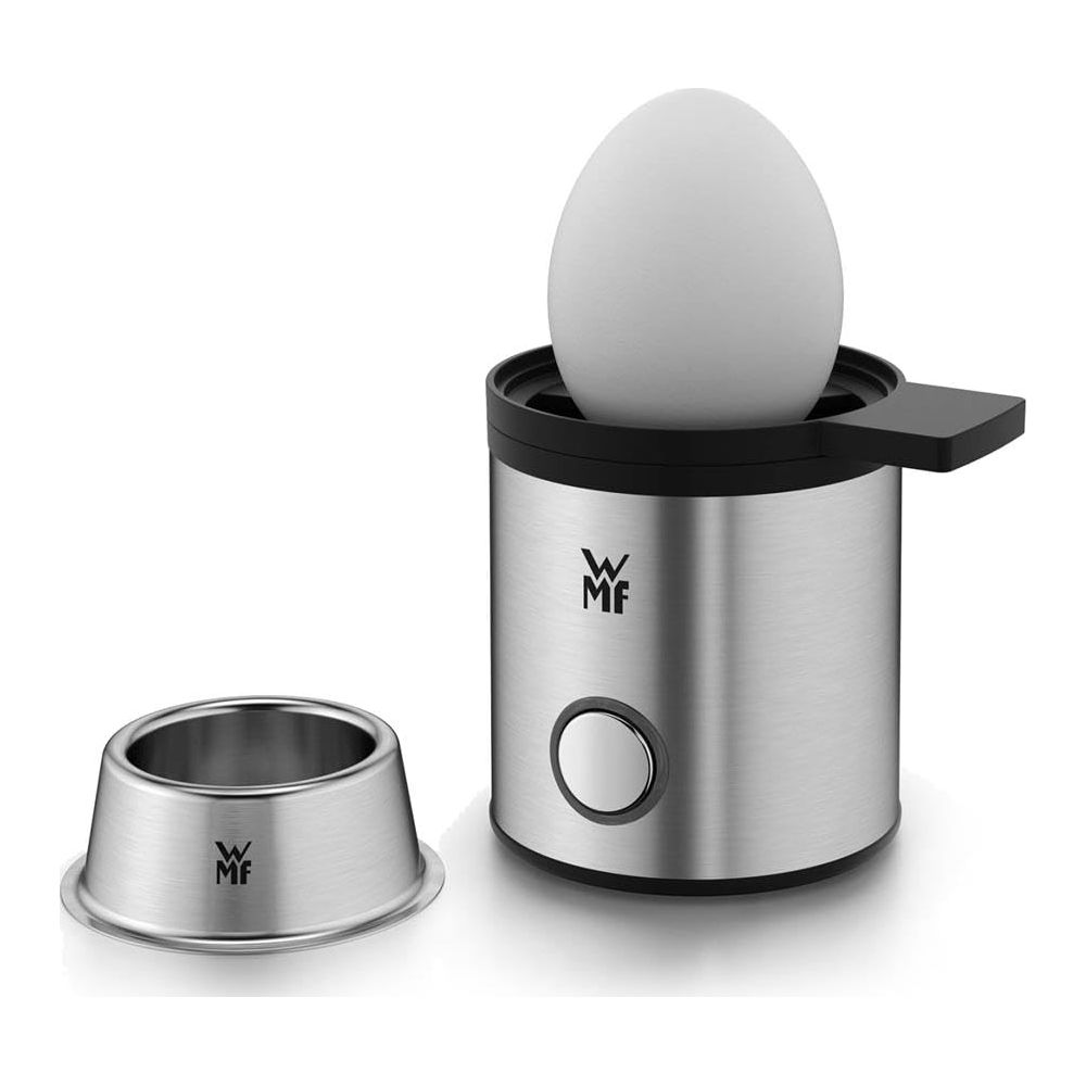 Srebrna wyparzarka do jajek z białym jajkiem i osobnym kieliszkiem na jajko.