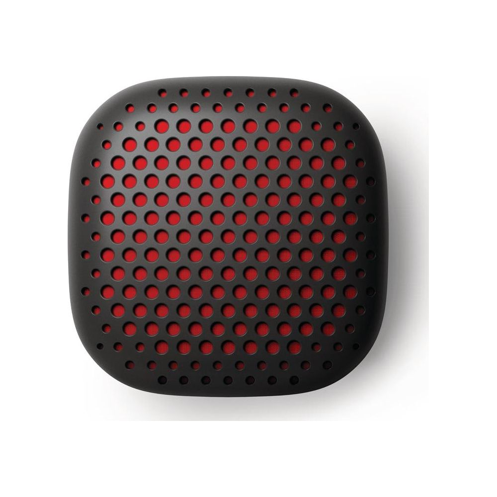 Czarny głośnik z czerwonymi akcentami i perforowanym wzorem.