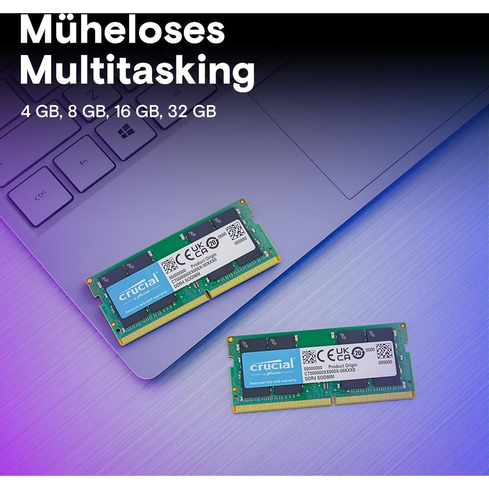 Dwa moduły RAM Crucial na klawiaturze laptopa. Bezproblemowy multitasking.