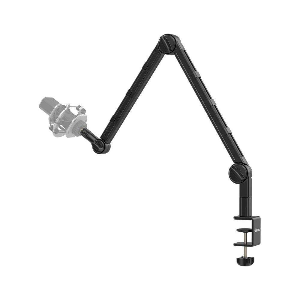 Czarny statyw mikrofonowy z zaciskiem i uchwytem na mikrofon na białym tle.