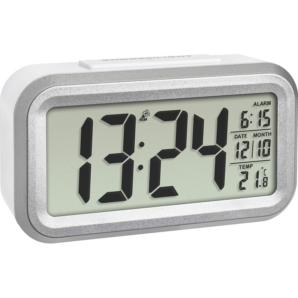 Ein digitaler Wecker zeigt 13:24 Uhr, 6:15 Uhr Alarm, 12/10 Datum, 21.8 Grad.