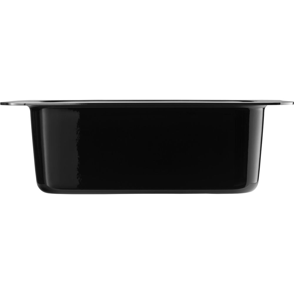 Un plat rectangulaire noir avec une surface polie et des bords saillants.