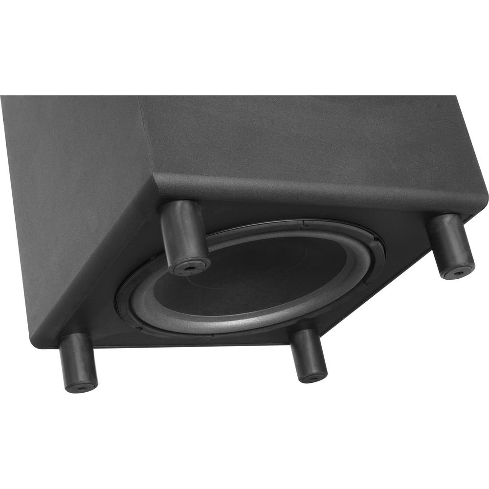 Gros plan d'un haut-parleur de subwoofer noir avec quatre pieds en caoutchouc, vu de dessous.