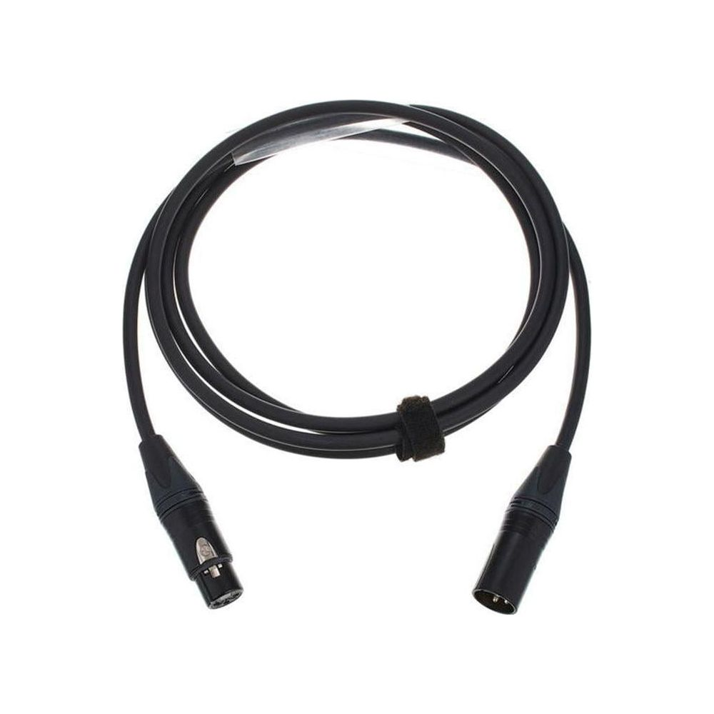 Cavo audio nero con connettori XLR, su sfondo bianco.