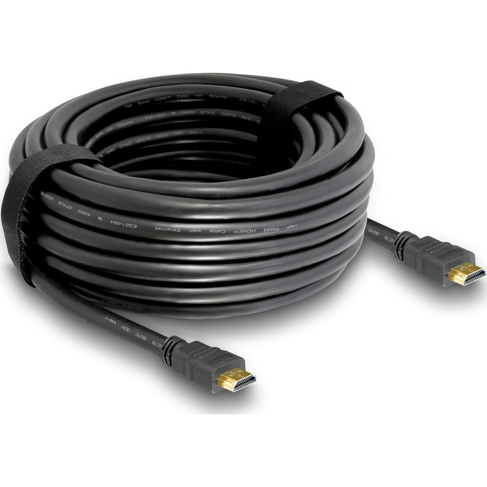 Zwarte HDMI-kabel met Ethernet, opgerold en vastgezet met klittenband.