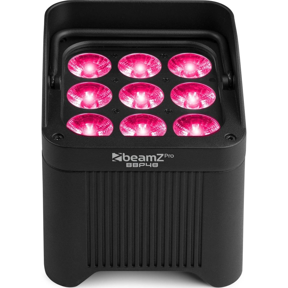 Luminaria negra con nueve luces rosas y logo "beamZ Pro".
