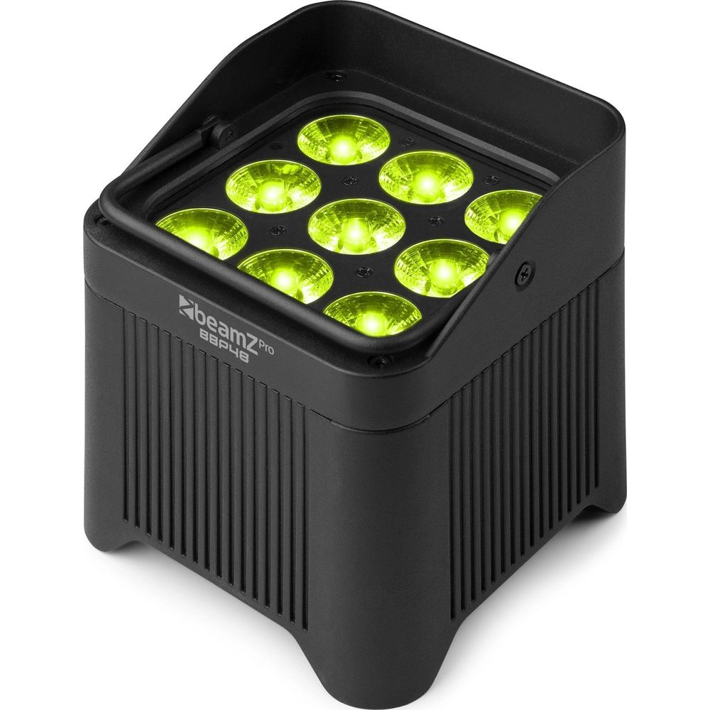 Foco negro con nueve LEDs verde brillante y logo "beamZ Pro".
