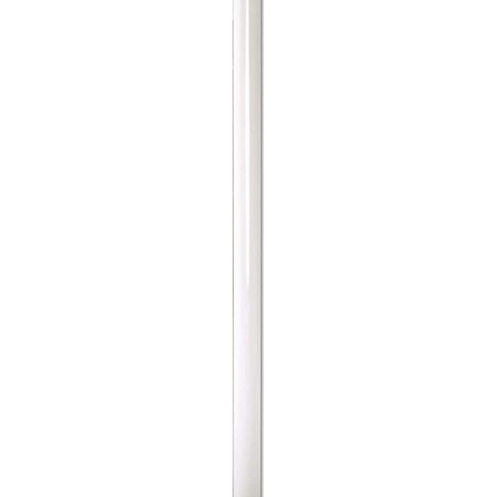 Ein langer, schmaler, weißer Stab mit leichten Schatten. Weißer Hintergrund.