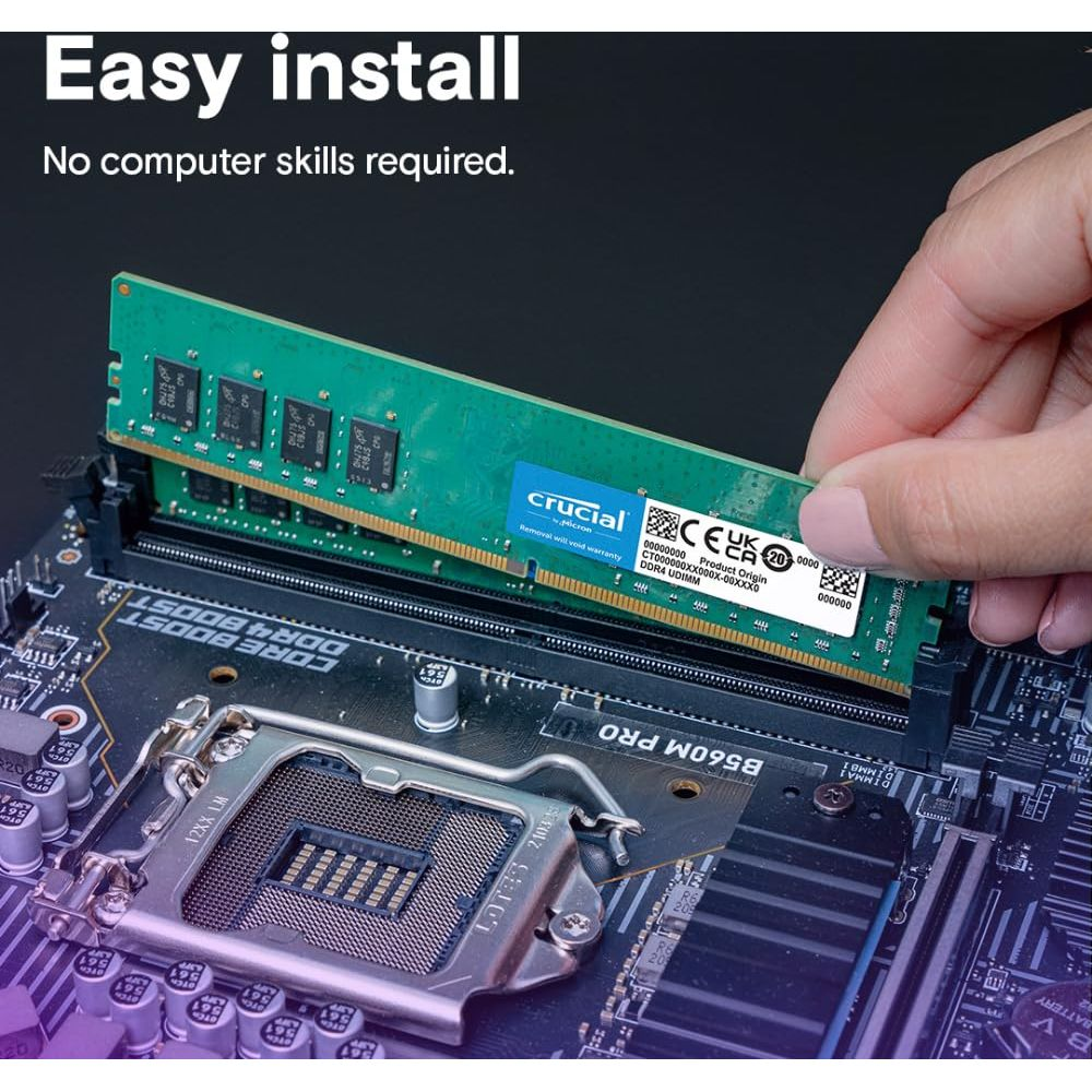 Eine Hand installiert einen grünen RAM-Riegel in ein Motherboard.