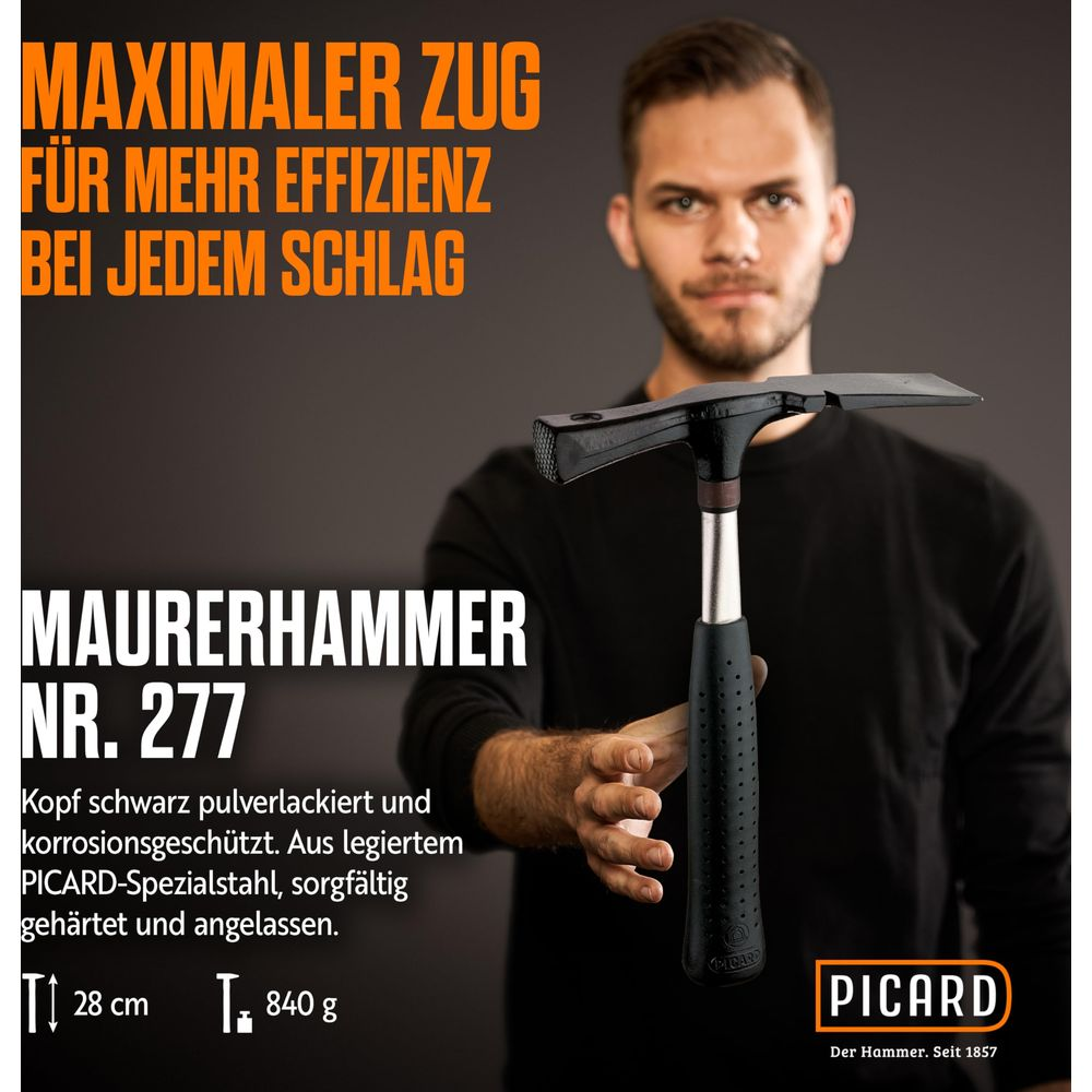 Mężczyzna z młotkiem murarskim, nr 277, 28 cm, 840 g.