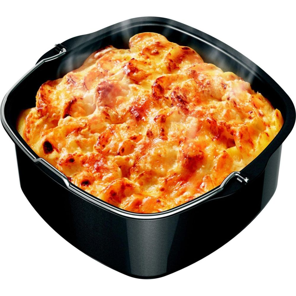 Plat de pâtes au four avec du fromage dans un récipient noir.